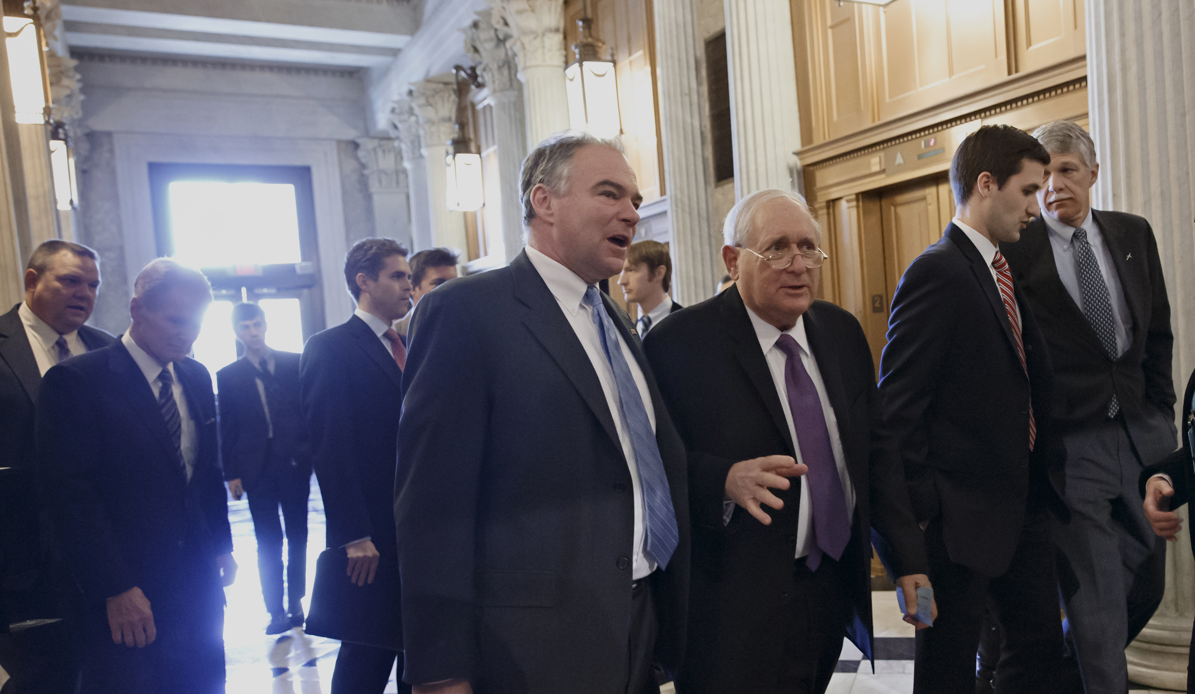 Kaine and Levin walk to Senate unemployment test vote