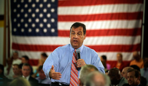 New Jersey Gov. Chris Christie (R) addresses a gathering at a town hall meeting