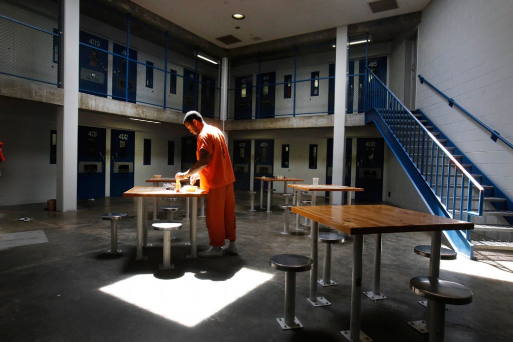 https://cdn.americanprogress.org/content/uploads/2017/05/10133812/smart-on-crime-1024x683.jpg
