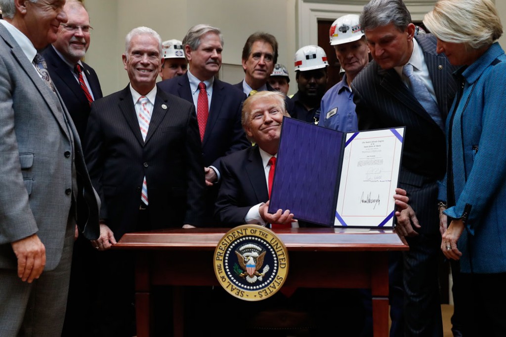 Trump signs EO to expand apprenticeship programme