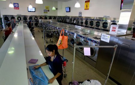 Short-Changed: How Tipped Work Exacerbates the Pay Gap for Latinas