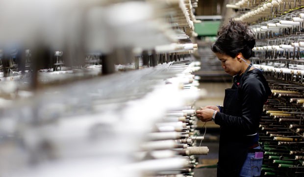 factory worker Latina